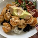 Salade Méditerranéenne de Poulet et Avocat : Un Délice Frais et Nutritif 🥗🍗🥑