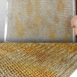 Astuces Maison Efficaces pour Éliminer la Graisse Incrustée dans la Porte et le Verre du Four